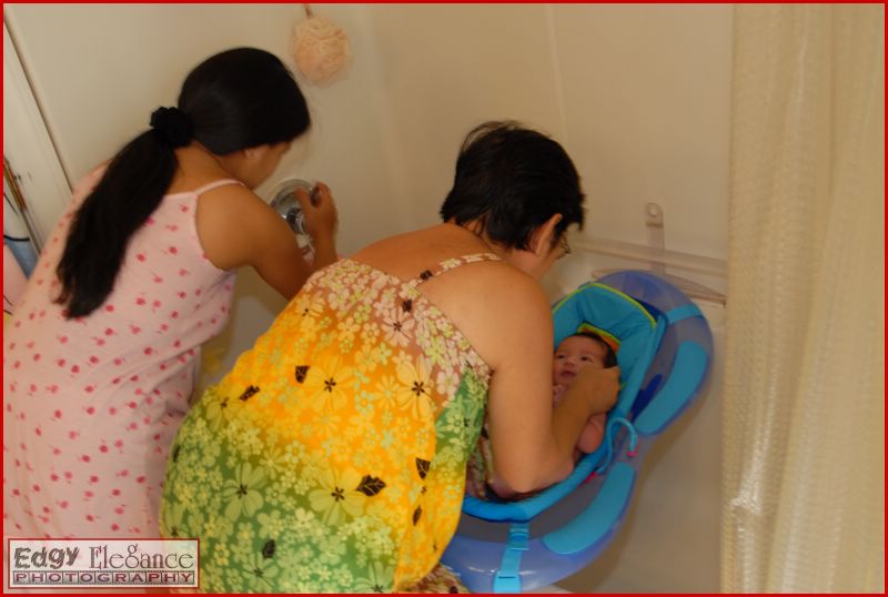calvin-first-bath-20071012-006.jpg