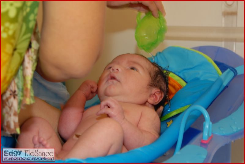 calvin-first-bath-20071012-008.jpg