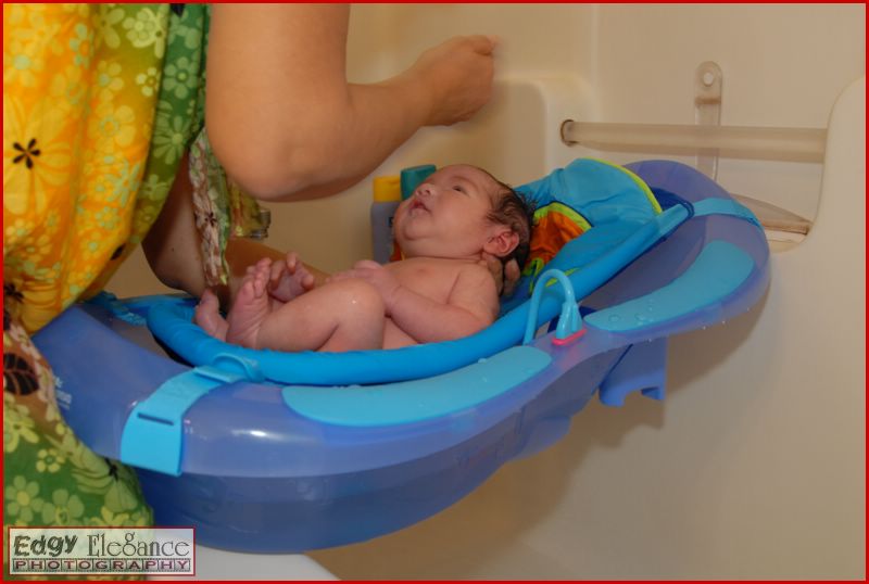 calvin-first-bath-20071012-009.jpg