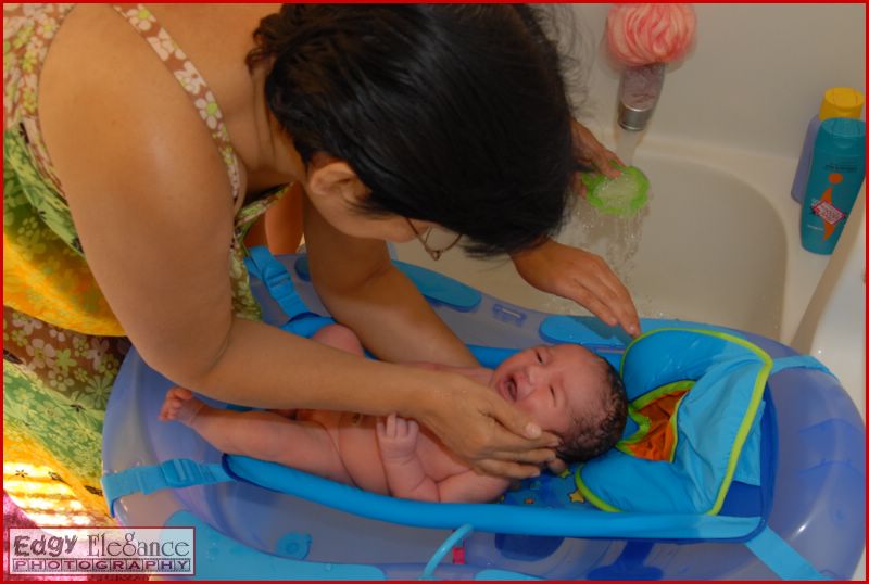 calvin-first-bath-20071012-013.jpg
