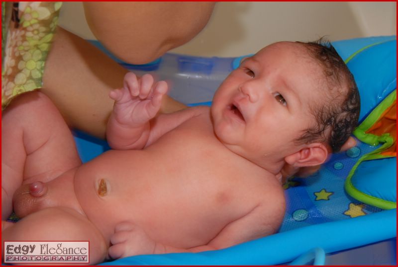 calvin-first-bath-20071012-016.jpg