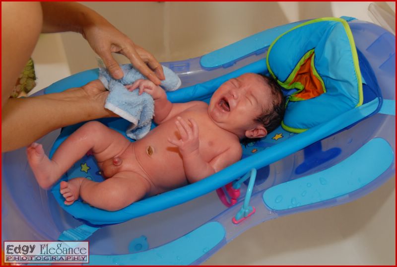 calvin-first-bath-20071012-020.jpg