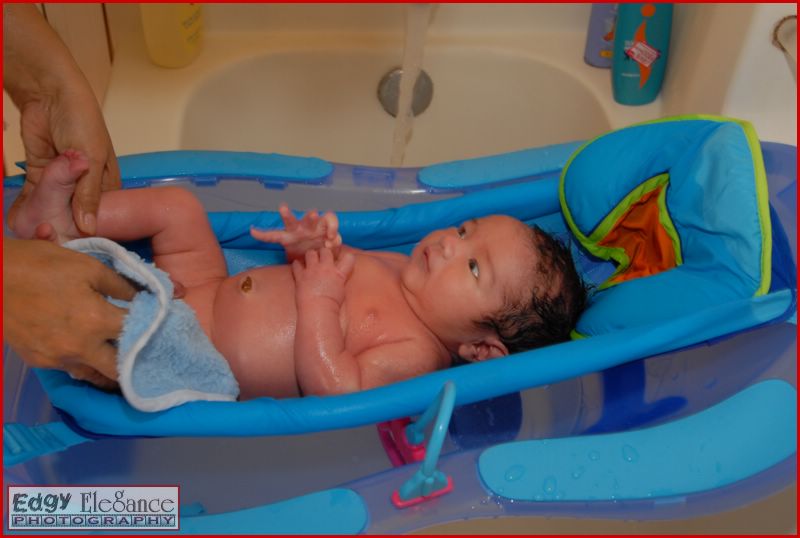calvin-first-bath-20071012-022.jpg