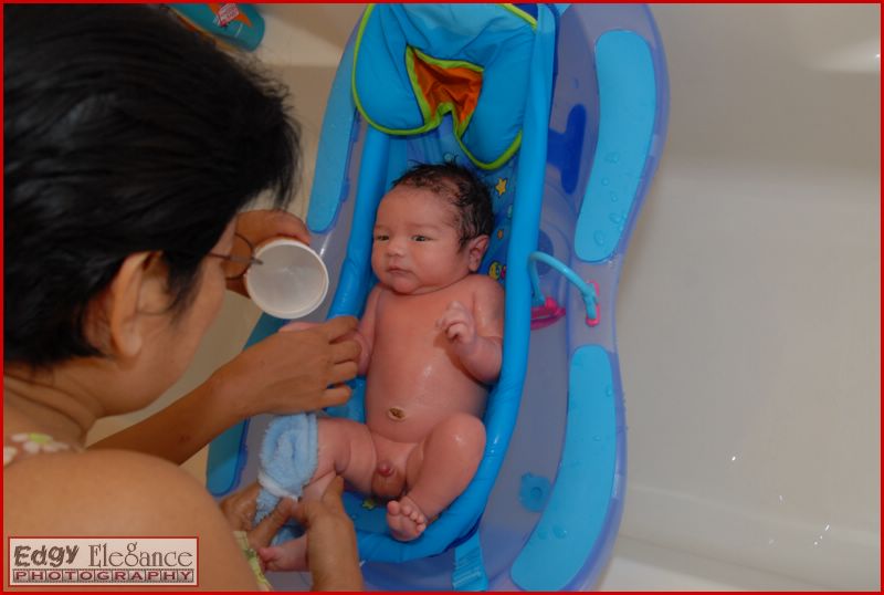 calvin-first-bath-20071012-026.jpg