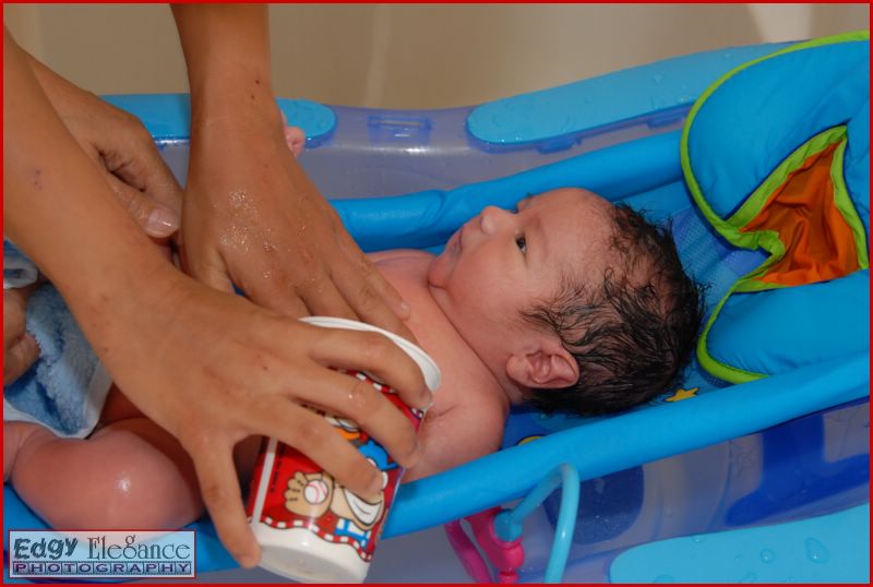 calvin-first-bath-20071012-027.jpg