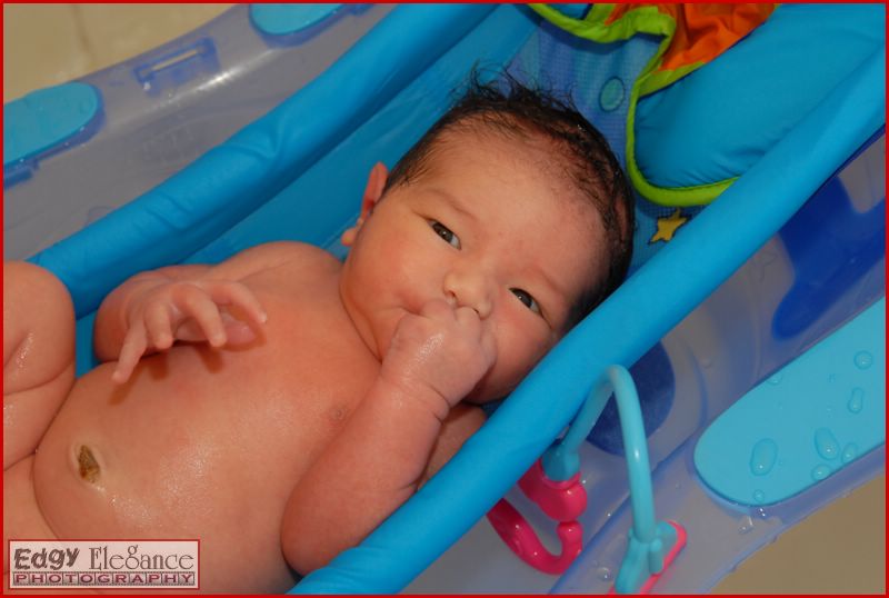 calvin-first-bath-20071012-034.jpg