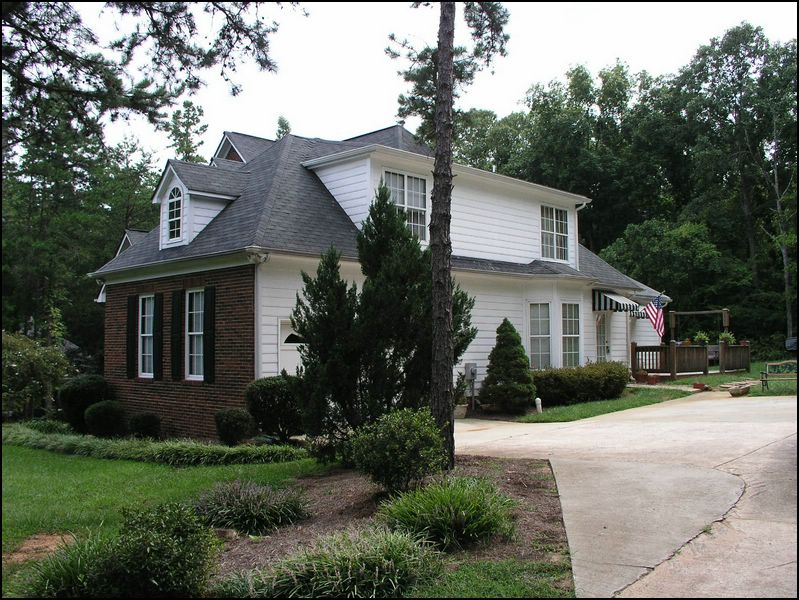 house-10318-edwards-place-09.jpg