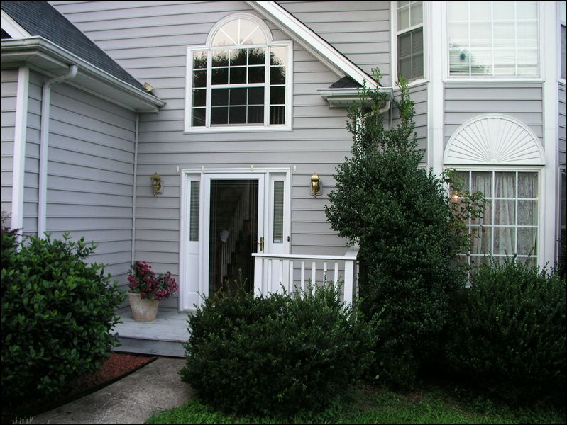 house-9828-edwards-place-06.jpg